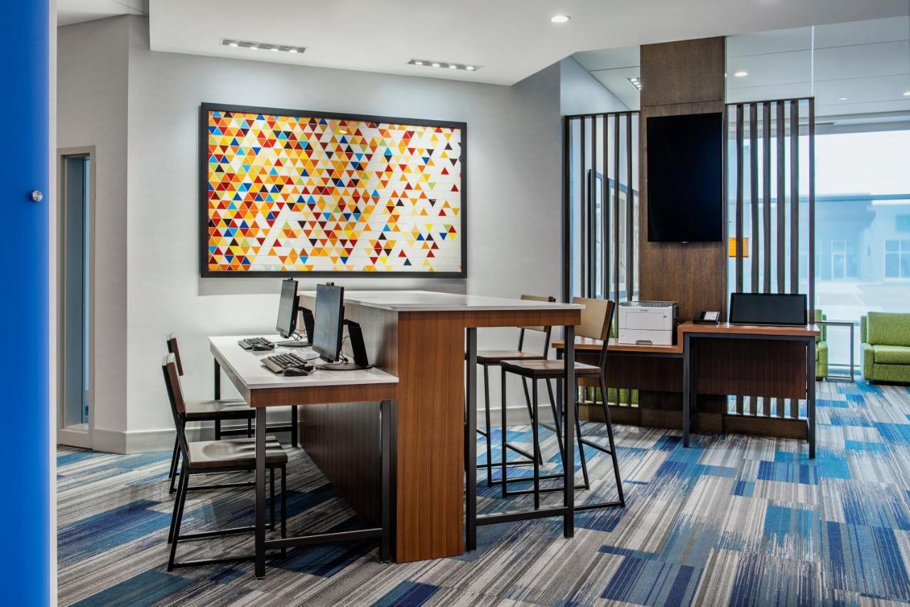 Holiday Inn Express & Suites Kelowna - East By Ihg Exterior foto