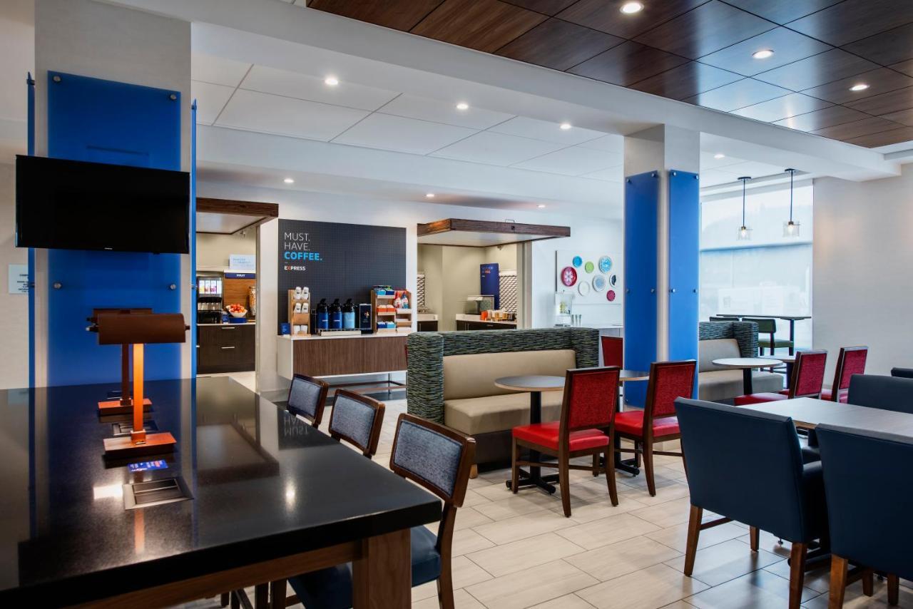 Holiday Inn Express & Suites Kelowna - East By Ihg Exterior foto