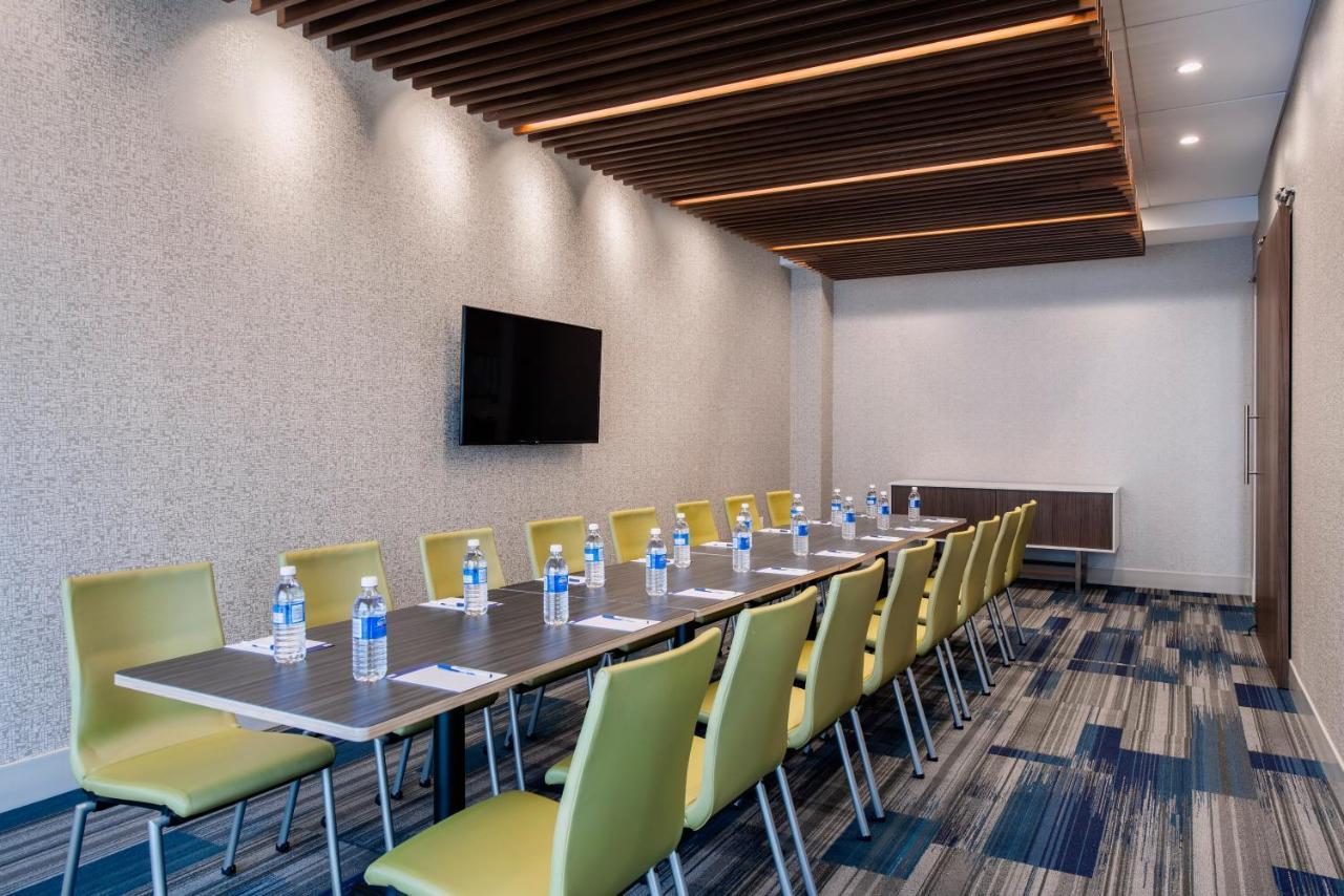 Holiday Inn Express & Suites Kelowna - East By Ihg Exterior foto