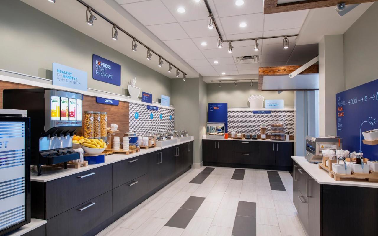 Holiday Inn Express & Suites Kelowna - East By Ihg Exterior foto