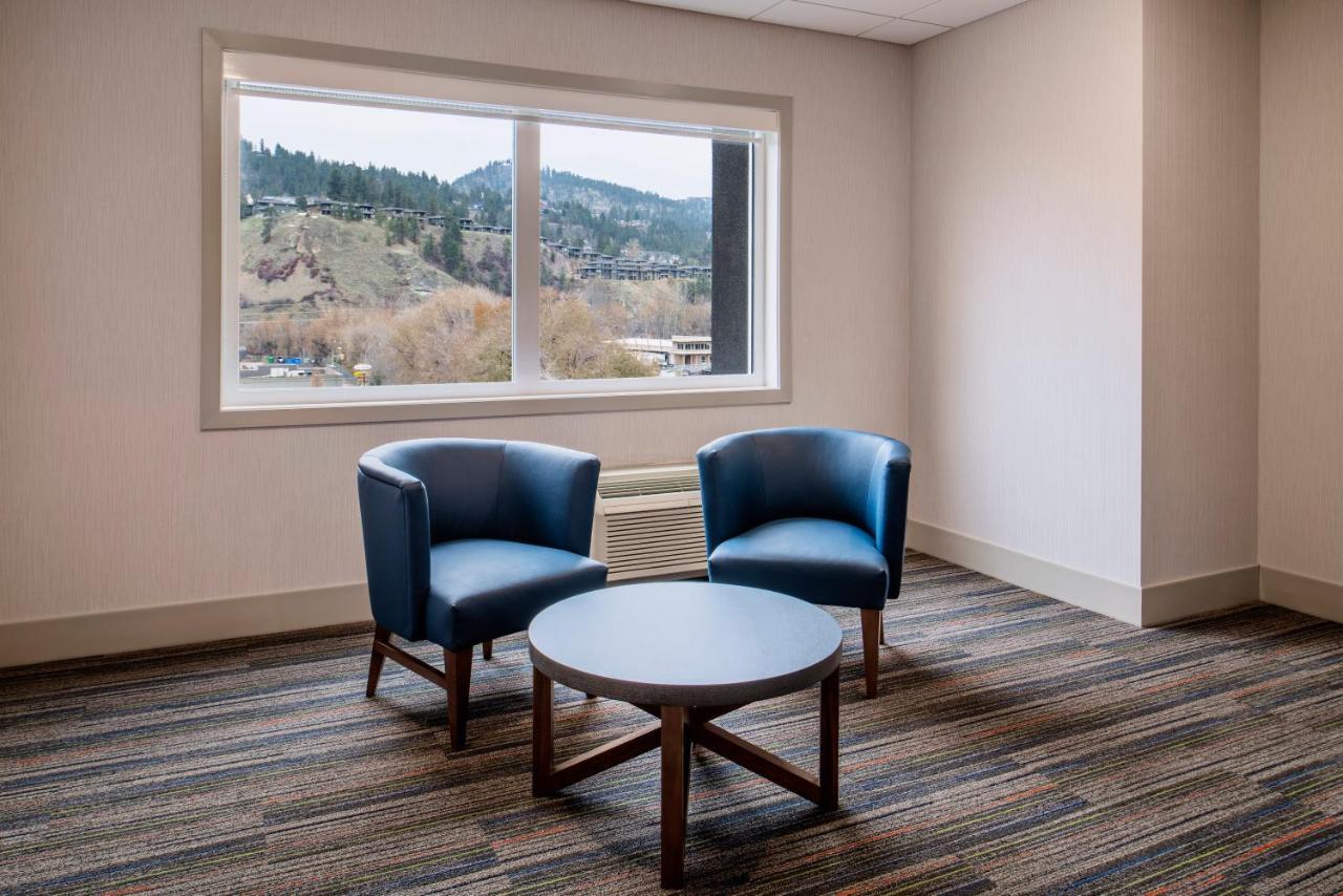 Holiday Inn Express & Suites Kelowna - East By Ihg Exterior foto